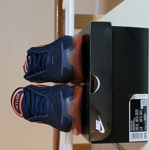 NIKE AIR MAX 720 - Picture 3 of 6